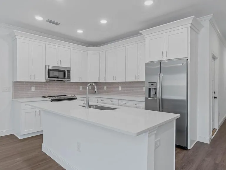 533 Hill Ln — Photo 5