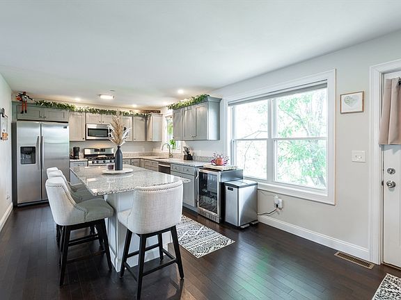 2nd image of 31 Orchard St #A