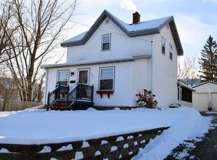 221 W 2nd St, Reedsburg, WI 53959