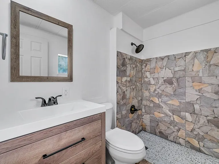 22450 Norris Ln — Photo 4