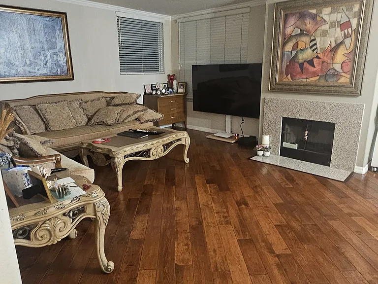 1049 S Hobart Blvd #305 — Photo 2