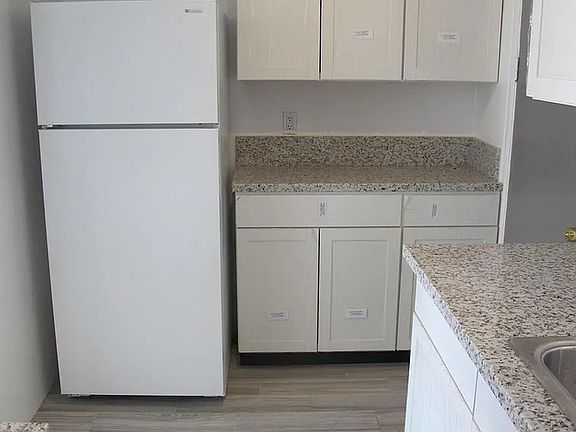 4th image of 1120 E Water St