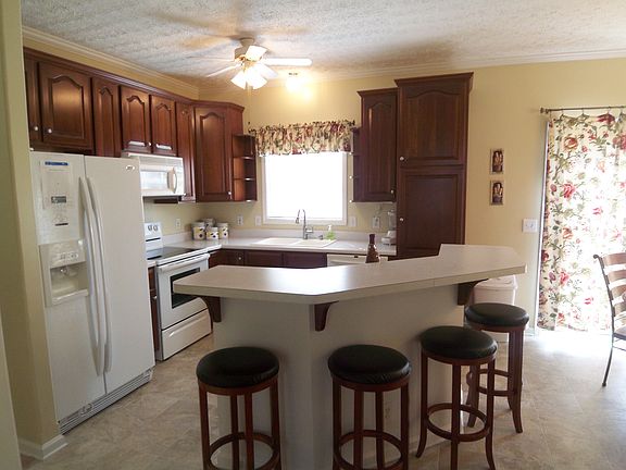 3rd image of 1721 Club House Dr