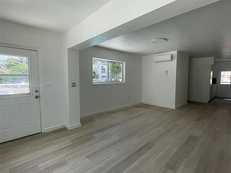 2120 Biarritz Dr #1 — Photo 6