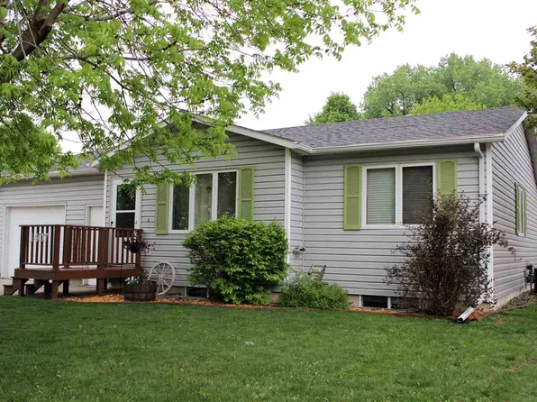 1407 Peninah St, Yankton, SD 57078