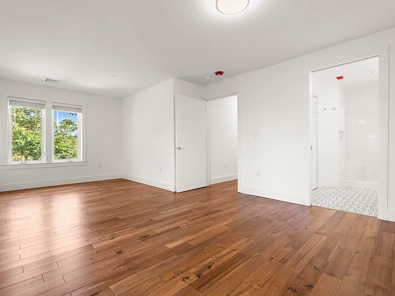 245 E Main St #1 — Photo 36