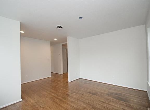 5th image of 7412 Montrose Ave
