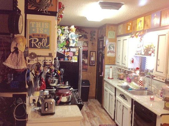 3rd image of 609 Monterrey Dr