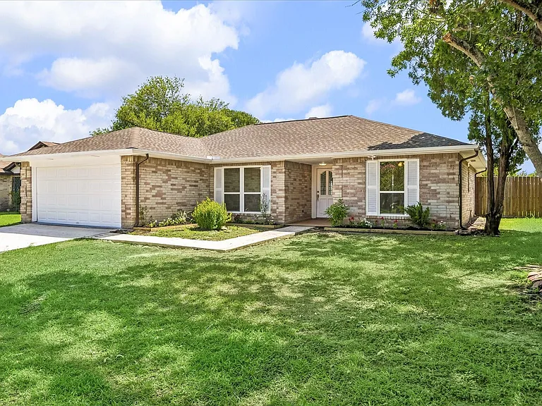 10111 Limewood Ln — Photo 1