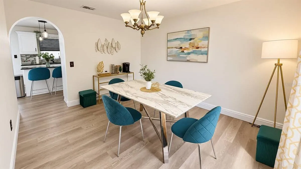 4 bed, 2.5 bath, 2208 sqft, $3,000 — Photo 4