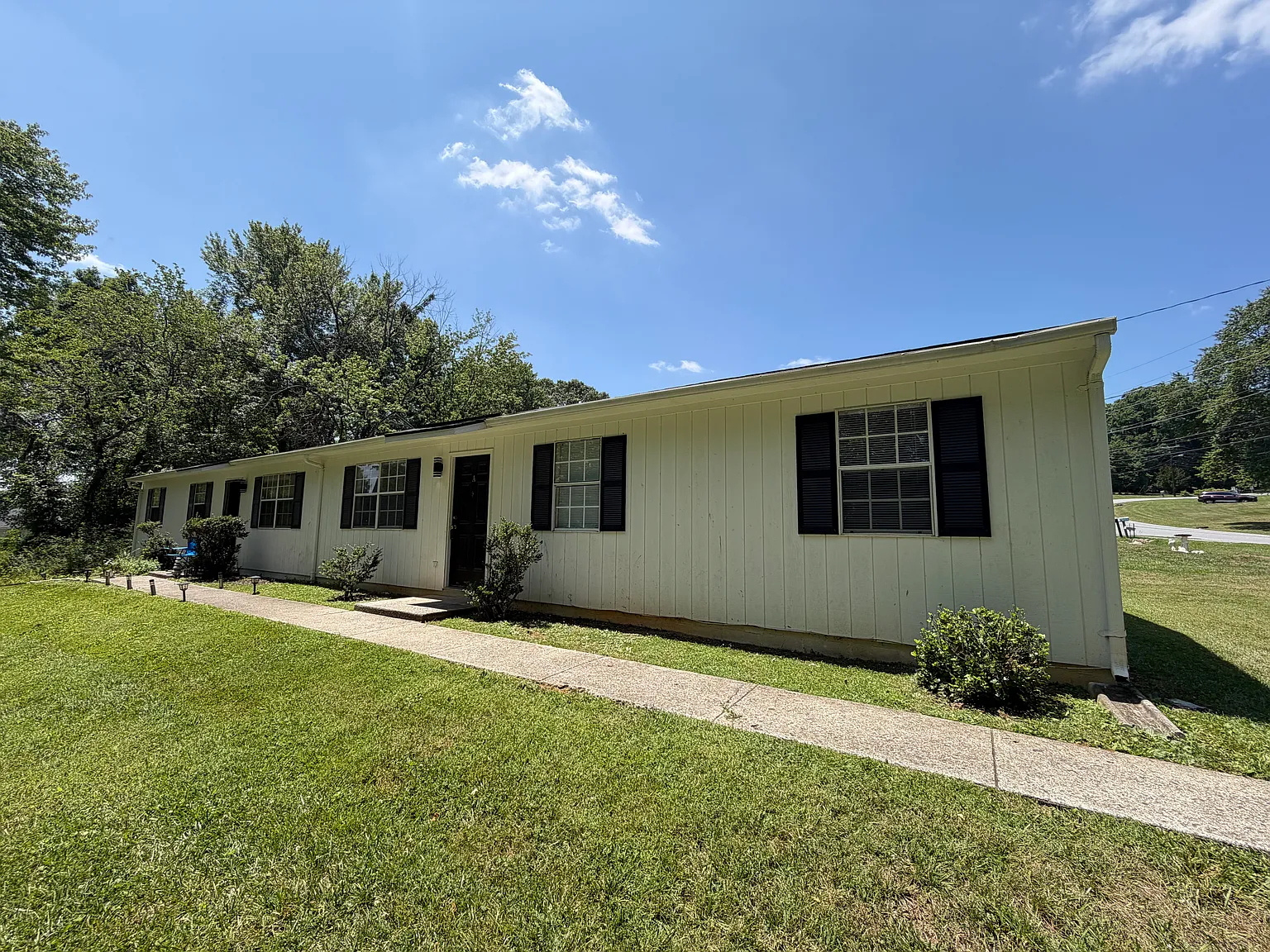 3 bed, 1080 sqft, $1,065 — Photo 2