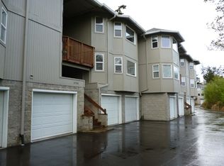 3720 Buccaneer Ln APT C, North Bend, OR 97459