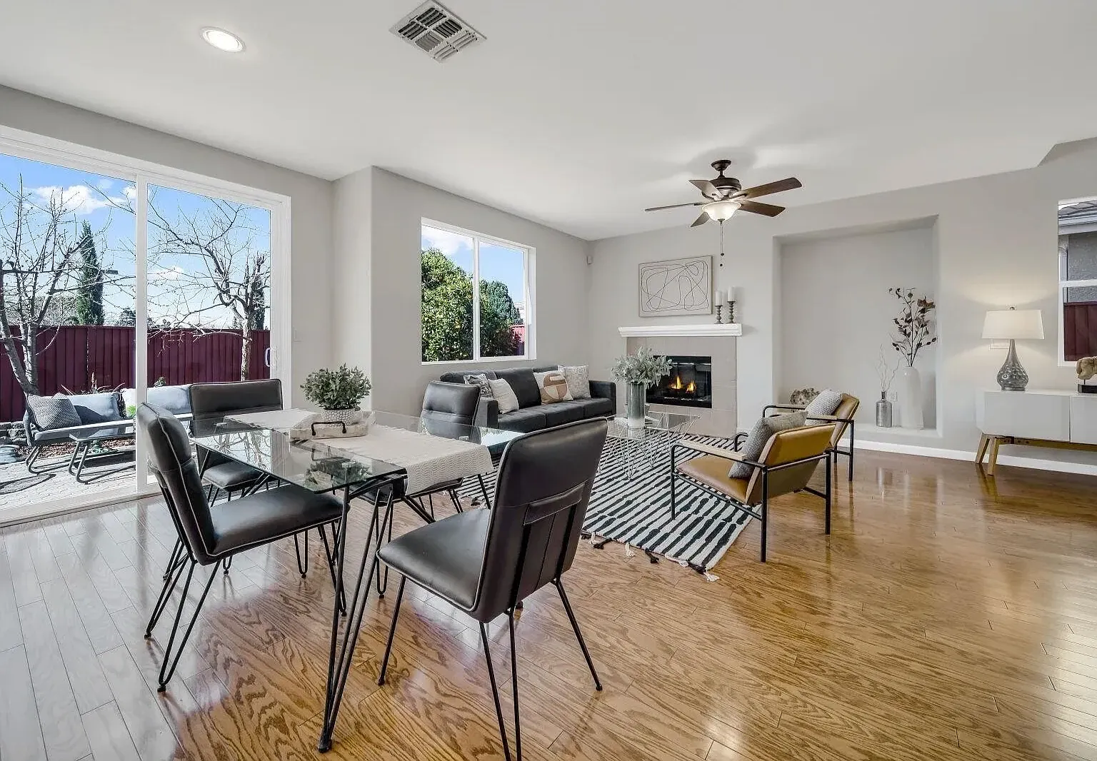 4 bed, 1725 sqft, $4,100 — Photo 1