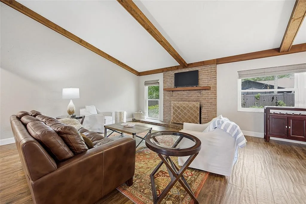 3 bed, 2.0 bath, 1723 sqft, $2,800 — Photo 3