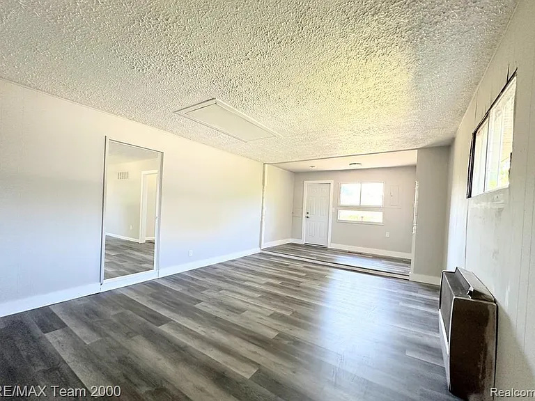 316 Lytle Pl — Photo 7