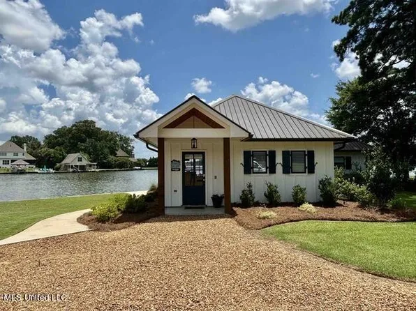 197 Harbor View Dr #197, Madison, MS 39110