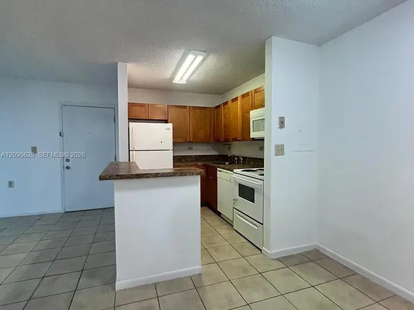 6975 NW 179th St APT 202, Hialeah, FL 33015