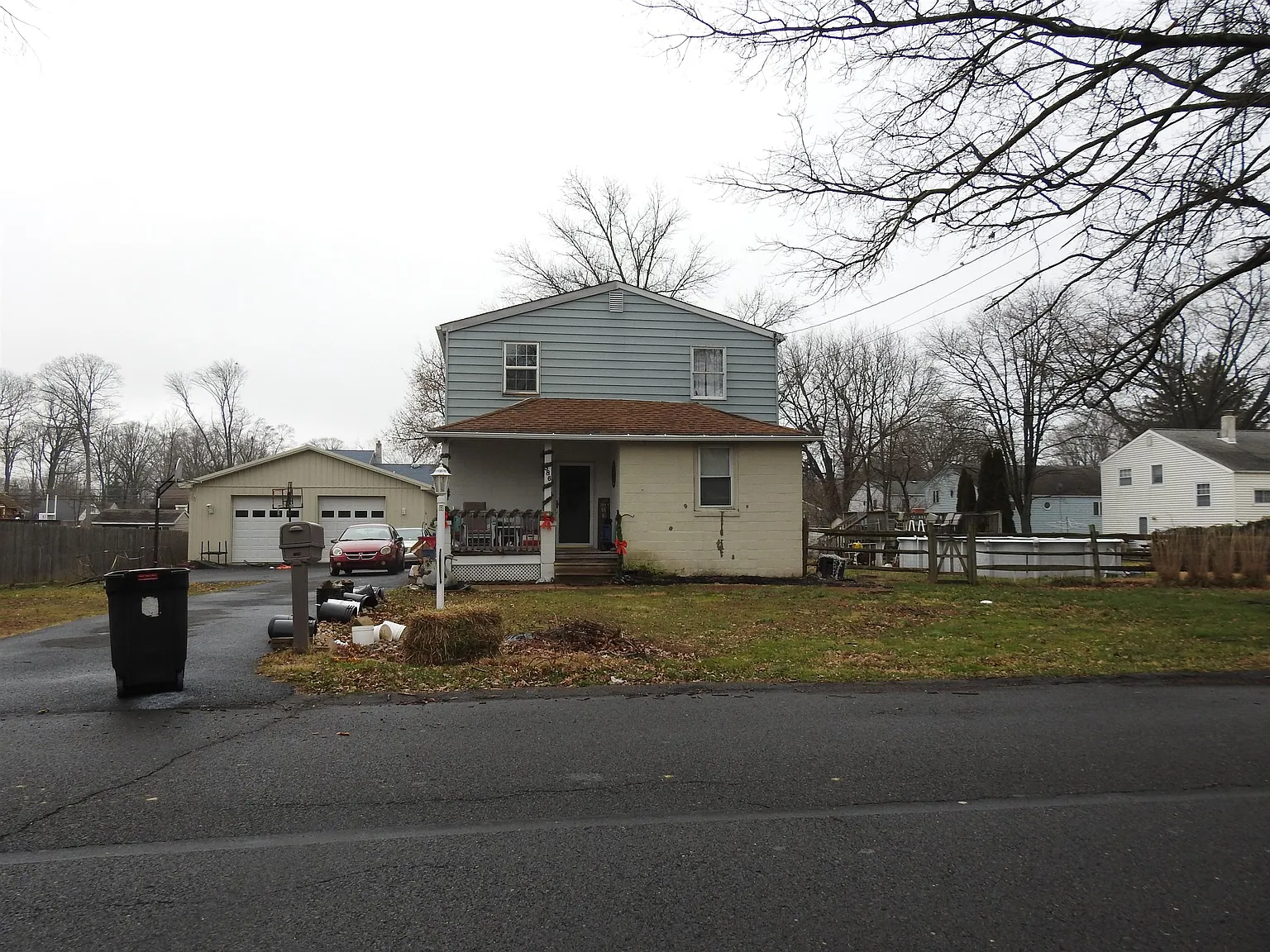 386 Lemon St photo 1