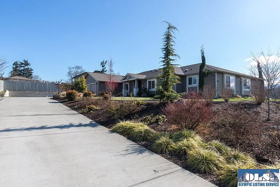 864 Oak Tree Rdg photo 1