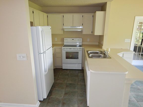 2nd image of 538 NW Azalea Avenue