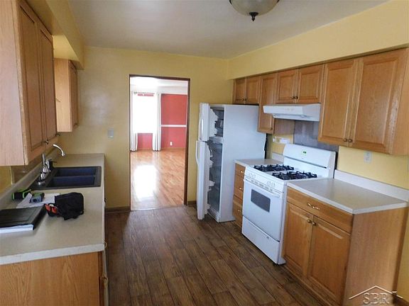 4th image of 2228 N Mason St