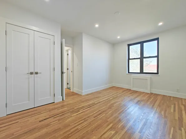 52-02 39th Avenue image 6 of 8