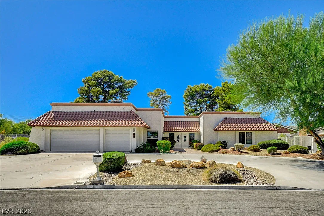 4 bed, 3.5 bath, 3608 sqft, $6,995 — Photo 3