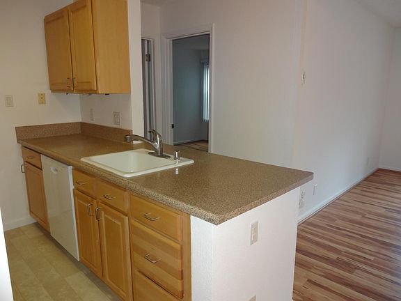 4th image of 1125 Cherry Ave APT B