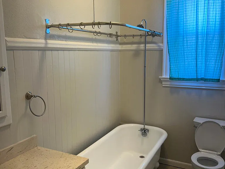 1360 Clarke St #1360 — Photo 10