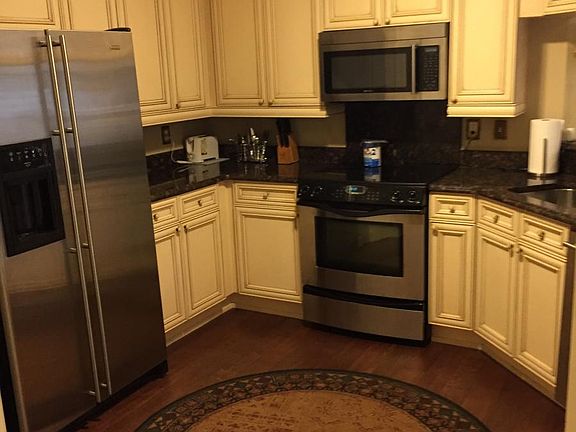 Gorgeous kitchen with top-of-the line appliances (refrigerat