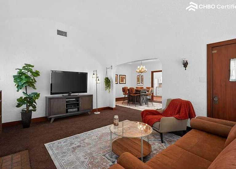 24 N Buena Vista St — Photo 4