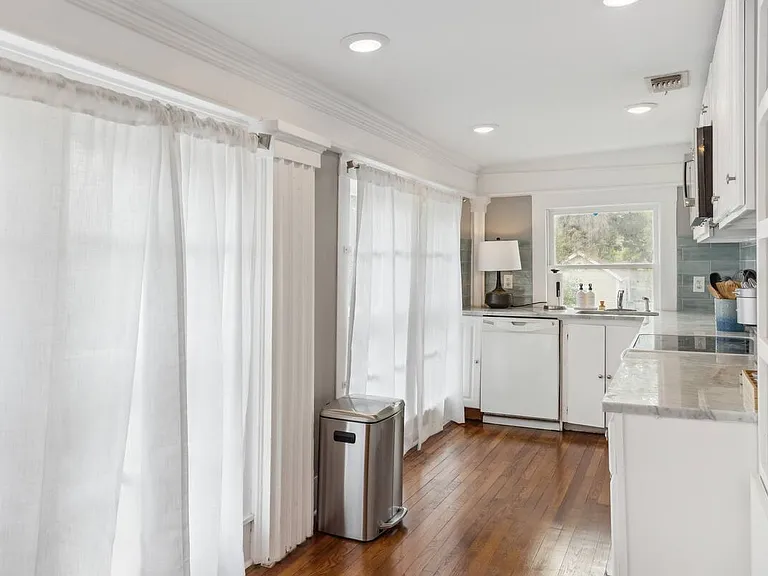 825 W Agarita Ave — Photo 21