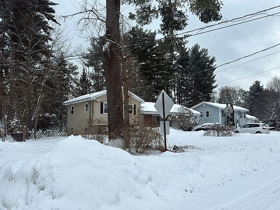 3rd image of 21 Whippoorwill Rd