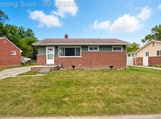 28600 Oakwood St, Inkster, MI 48141