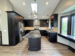 300 Zinnia Ln N, Plymouth, MN 55441