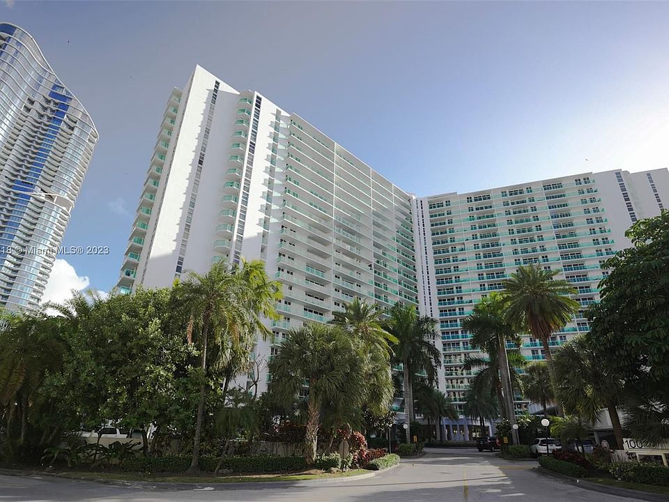 1st image of 100 Bayview Dr APT 428