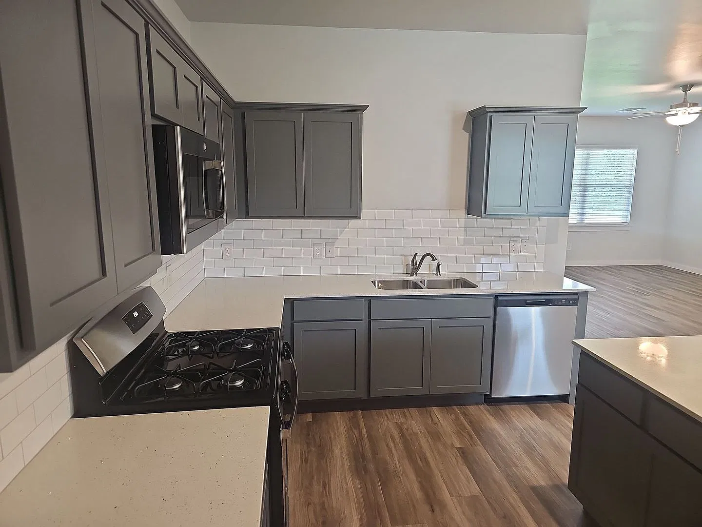 3 bedroom 2 bath home in Guthrie schools — Photo 4