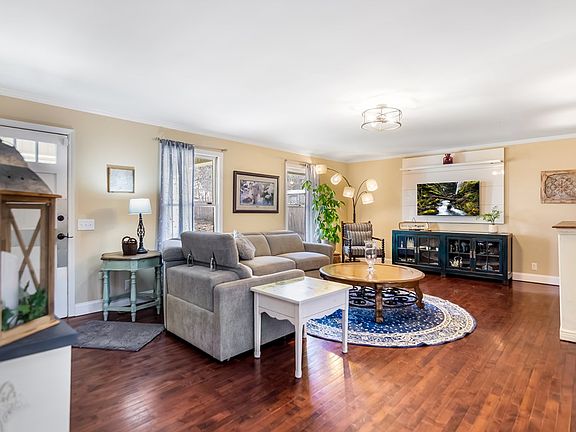 4th image of 581 Roberts Ridge Rd