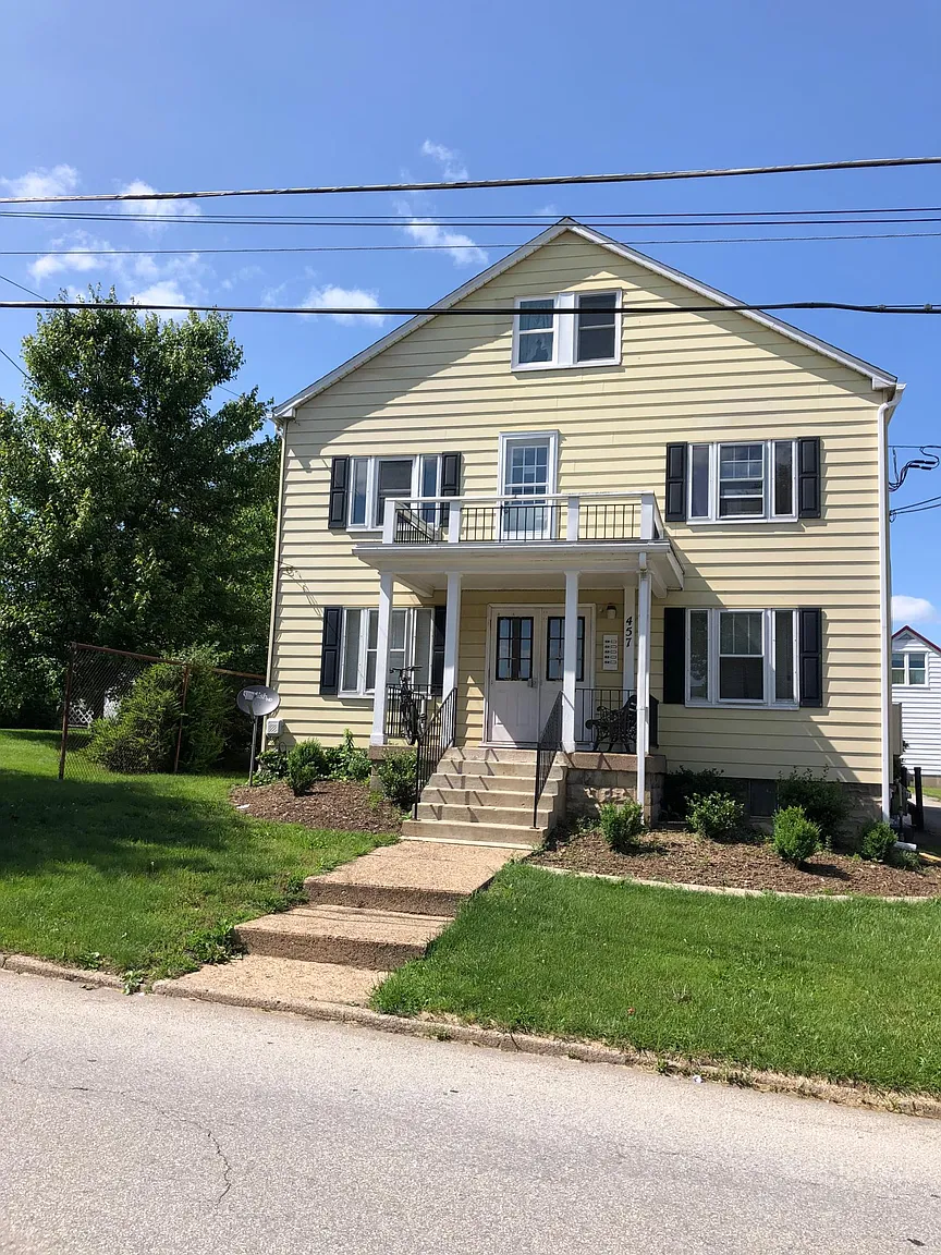 457 School St photo 1