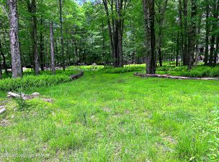 145 Deer Path Ln, Pocono Summit, PA 18346