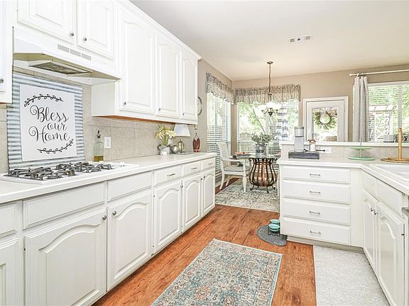 4th image of 2207 Denham Dr
