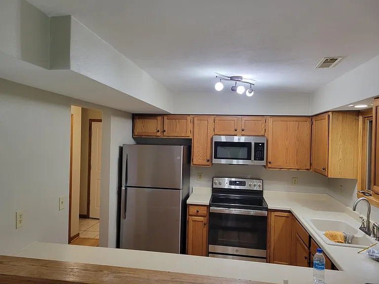 7335 Travertine Trl — Photo 4