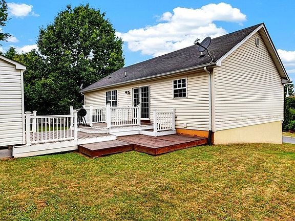 3rd image of 650 Edwardian Ln