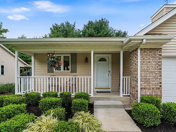 4th image of 458 Amity Ln #24
