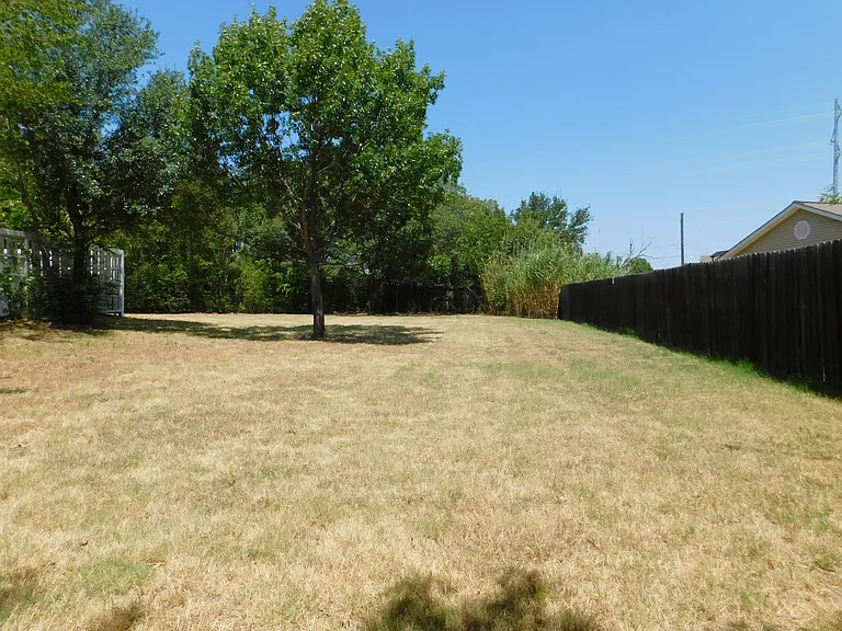 404 Woodson Cir — Photo 28