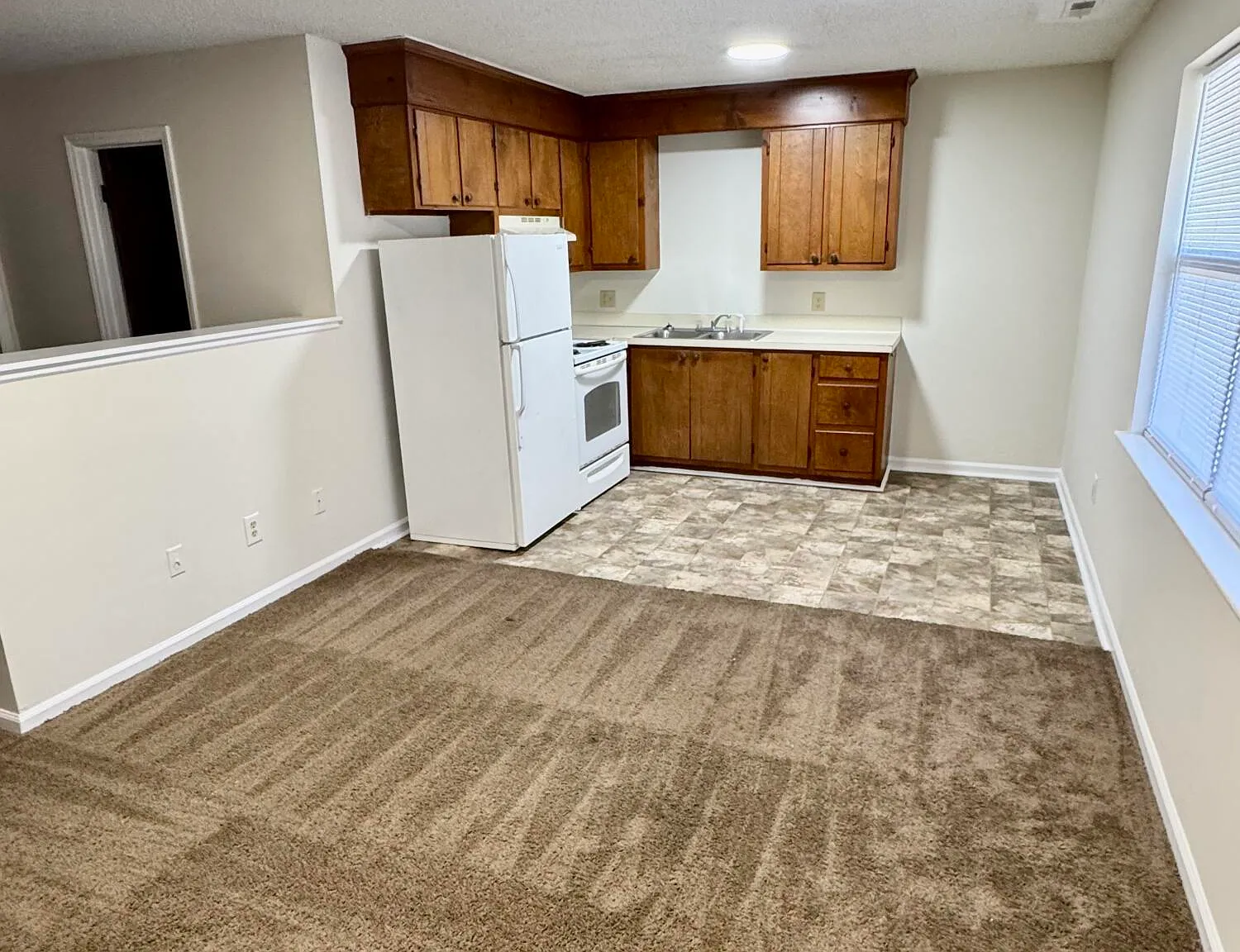 2 bed, 1.0 bath, $750 — Photo 2