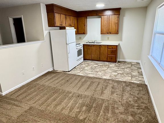 2nd image of 3215 Summer Pl #22