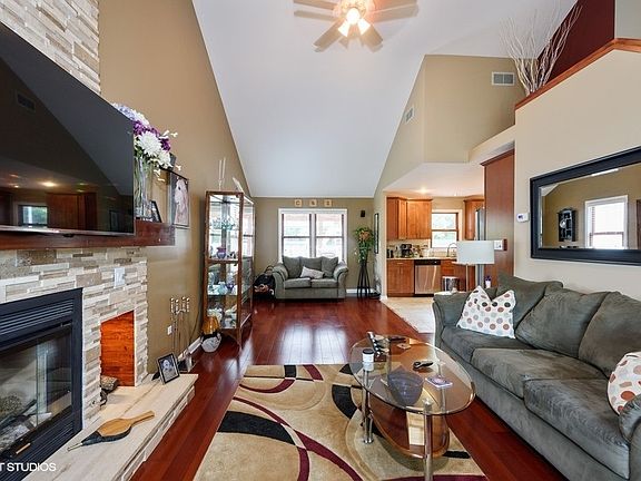 3rd image of 17W284 Forestview Dr