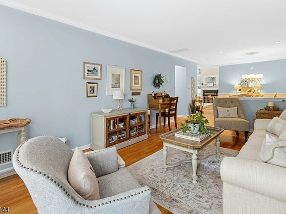 5th image of 774 FEATHERBED LANE