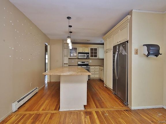 3rd image of 887 Stockton Road